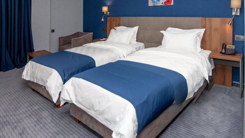 Avenue Hotel Тбилиси Екстериор снимка