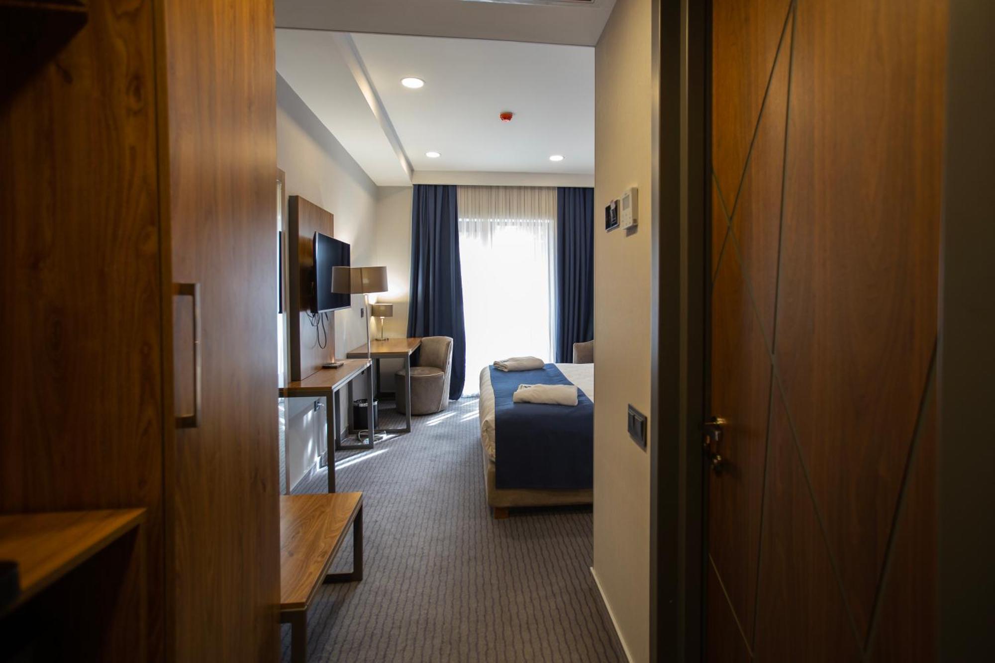 Avenue Hotel Тбилиси Екстериор снимка