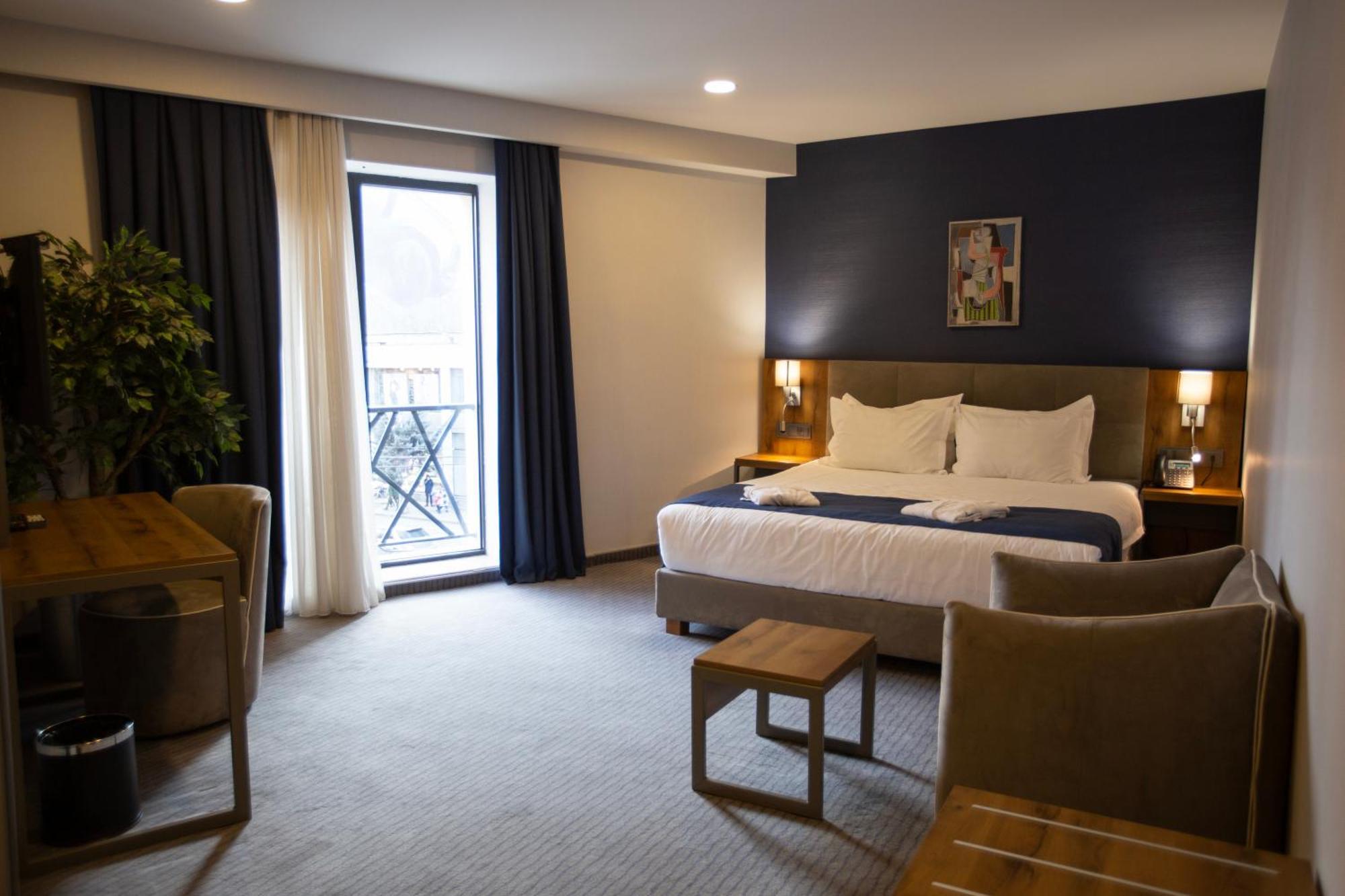 Avenue Hotel Тбилиси Екстериор снимка