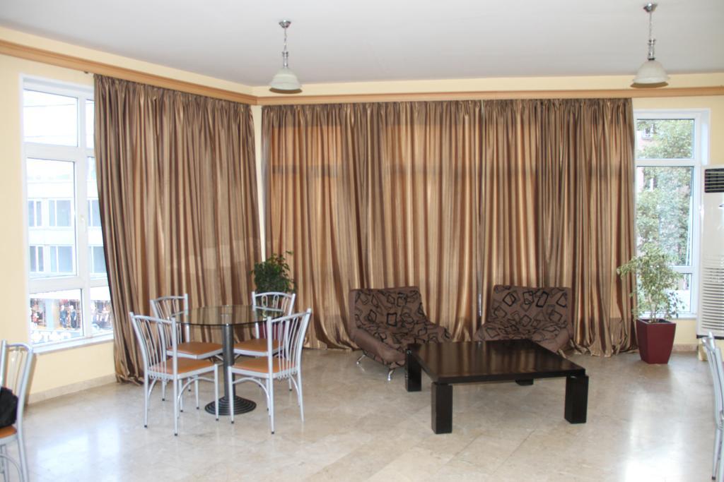 Avenue Hotel Тбилиси Екстериор снимка