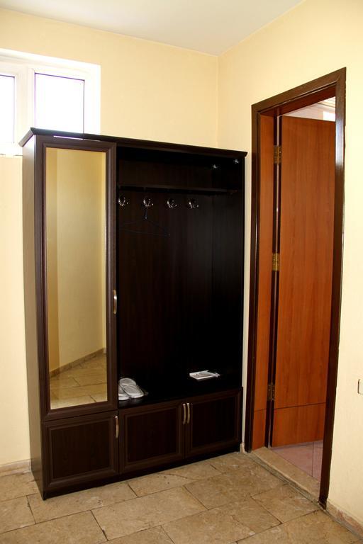 Avenue Hotel Тбилиси Стая снимка