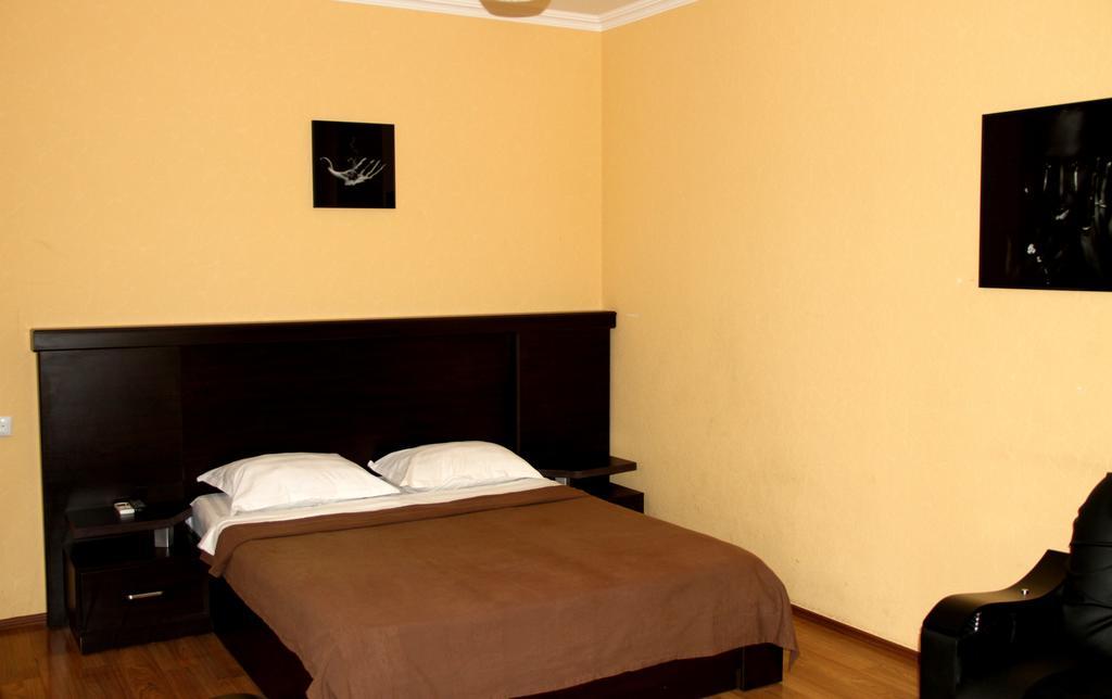 Avenue Hotel Тбилиси Стая снимка