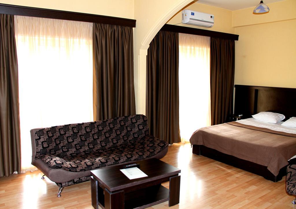 Avenue Hotel Тбилиси Екстериор снимка