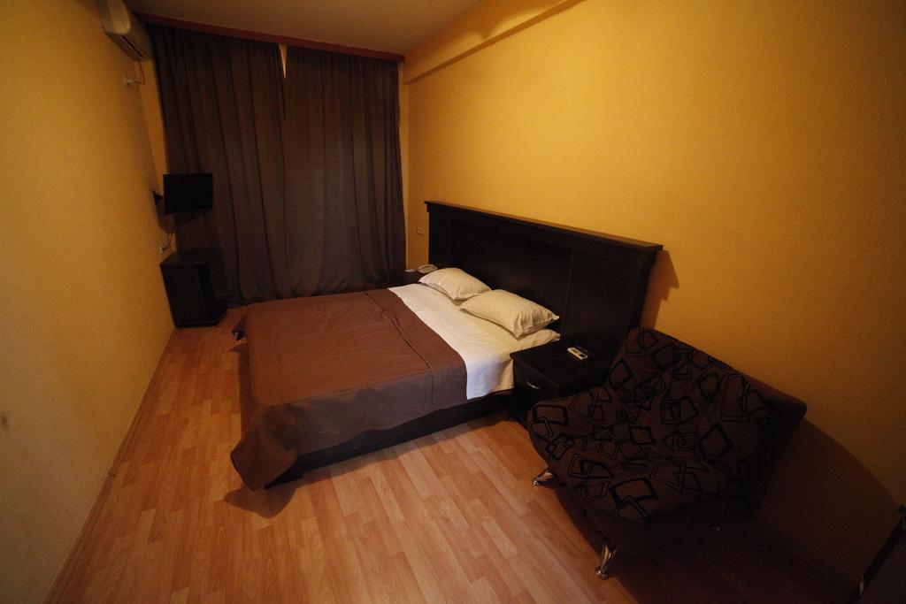 Avenue Hotel Тбилиси Стая снимка