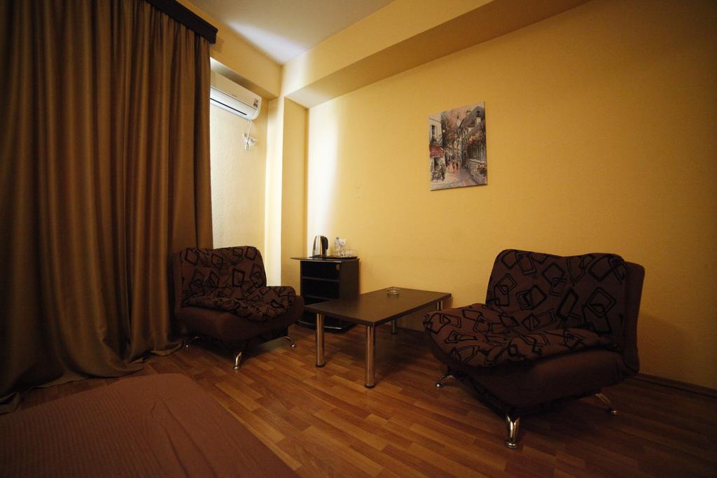Avenue Hotel Тбилиси Стая снимка
