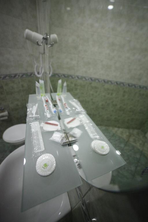 Avenue Hotel Тбилиси Стая снимка