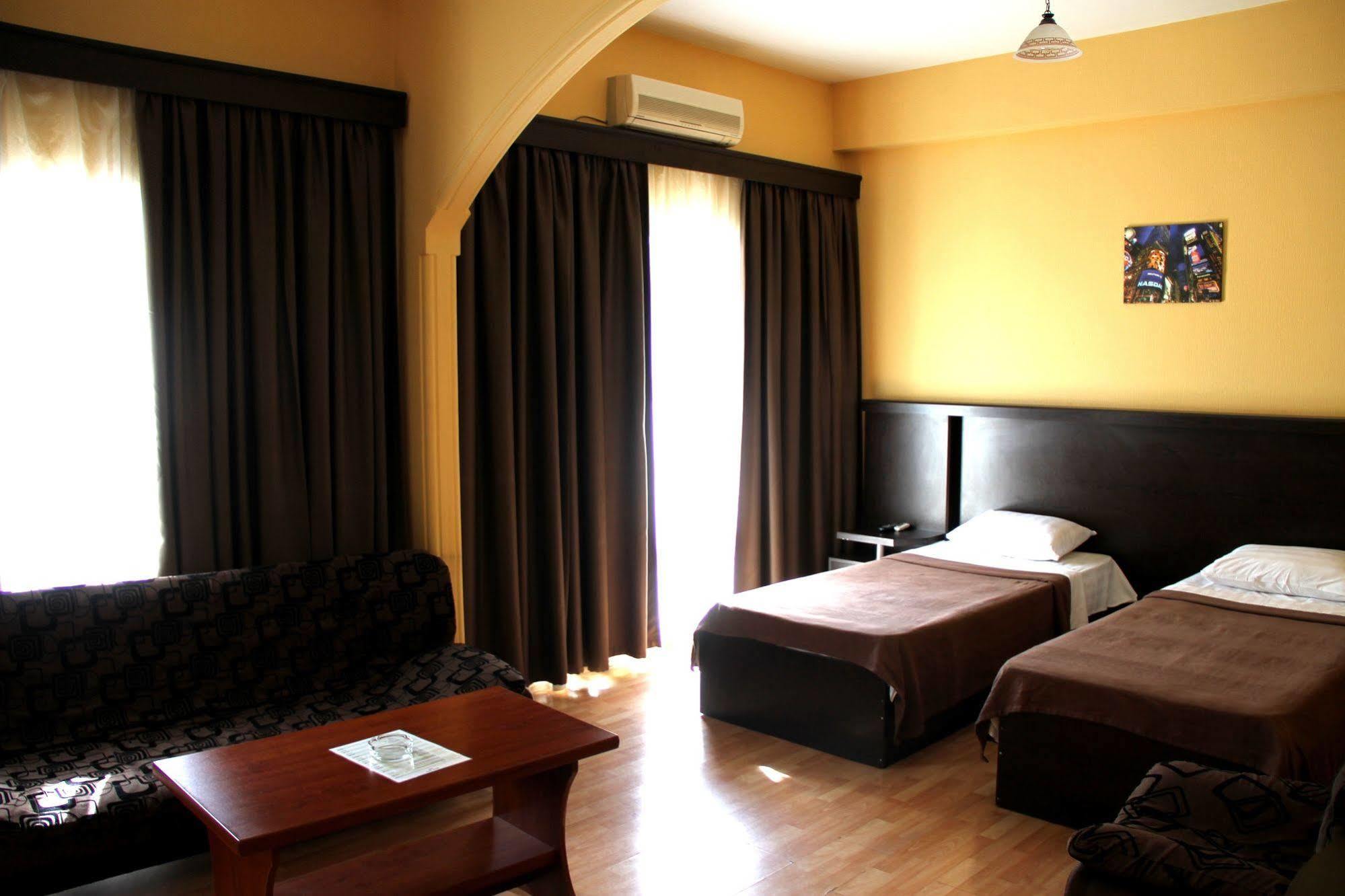 Avenue Hotel Тбилиси Екстериор снимка