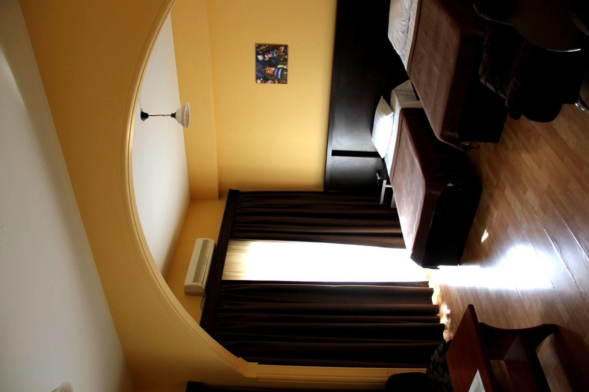 Avenue Hotel Тбилиси Екстериор снимка